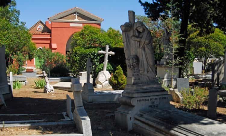 Cementerio Británico de Madrid, tumbas de espías