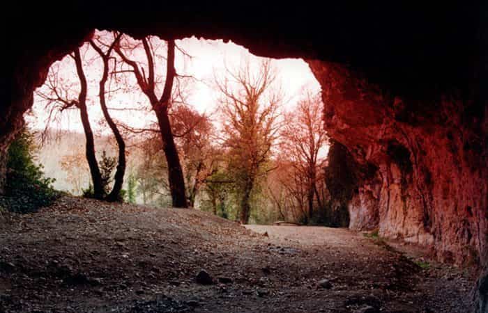 Parque Prehistórico de las Cuevas del Toll en Moià, Barcelona