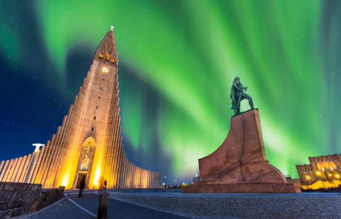catedral de Hallgrímskirkja aurora boreal 