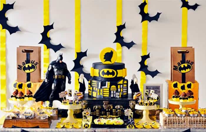 Fiesta de Batman con decoración en negro y amarillo