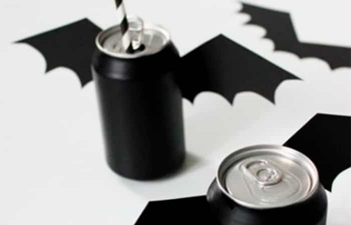 Fiesta de Batman, latas de murciélago