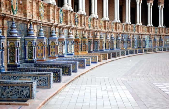 Bancos de la Plaza de España de Sevilla
