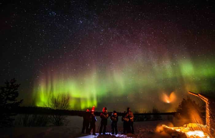 contempla la aurora boreal en laponia con niños
