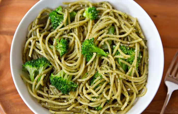 Recetas de verduras: Espaguetis con brócoli y pesto