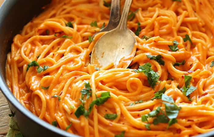 Recetas de verduras: Espaguetis con salsa de pimiento