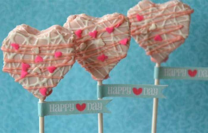 Piruletas de chocolate para San Valentín, con corazones