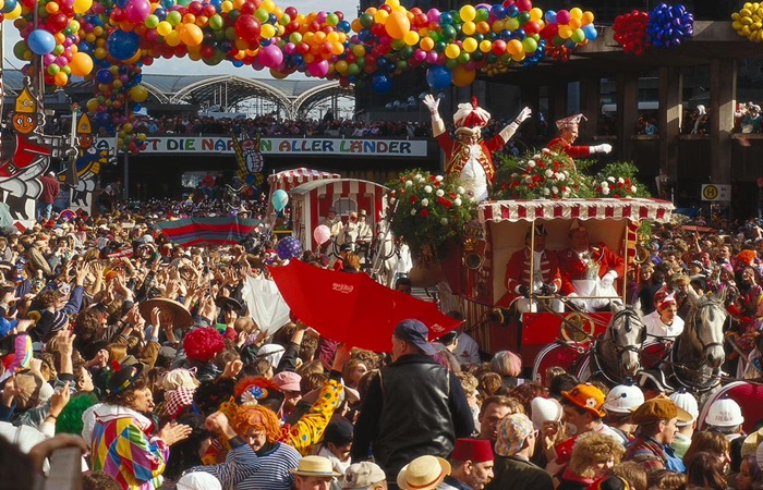 Viajar en carnaval con niños: desfile en Colonia, Alemania