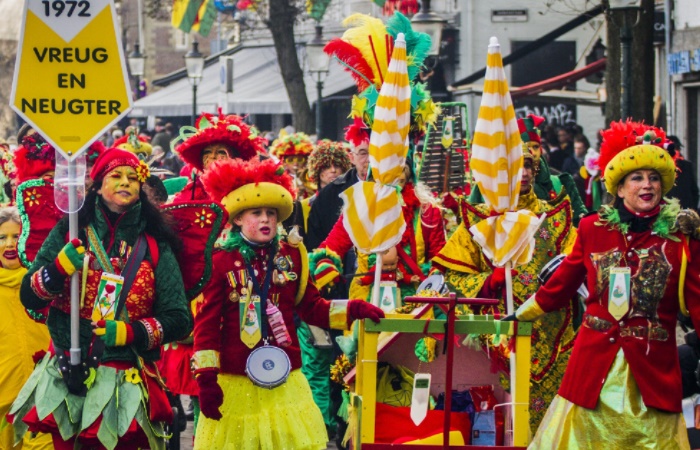 Viajar en carnaval con niños: colorido desfile en Maastricht