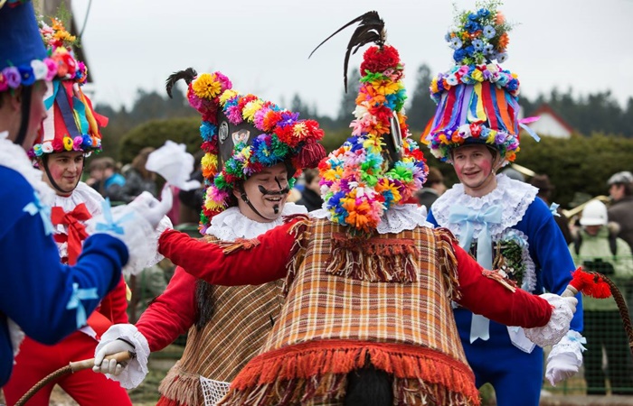 Viajar en carnaval con niños: Disfraces tradicionales de Praga