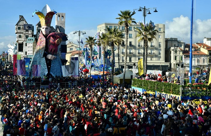 Gran desfile en el Carnaval de Viareggio, Italia