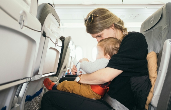 Viajar con bebé en un avión