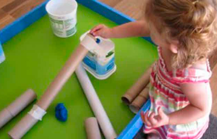 Juegos para niños de 3 años: Circuito con tubos