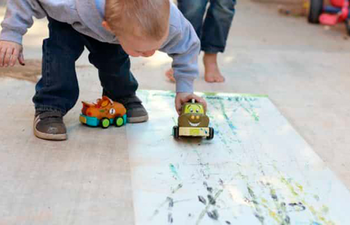 Juegos para niños de 3 años: Creatividad con coches