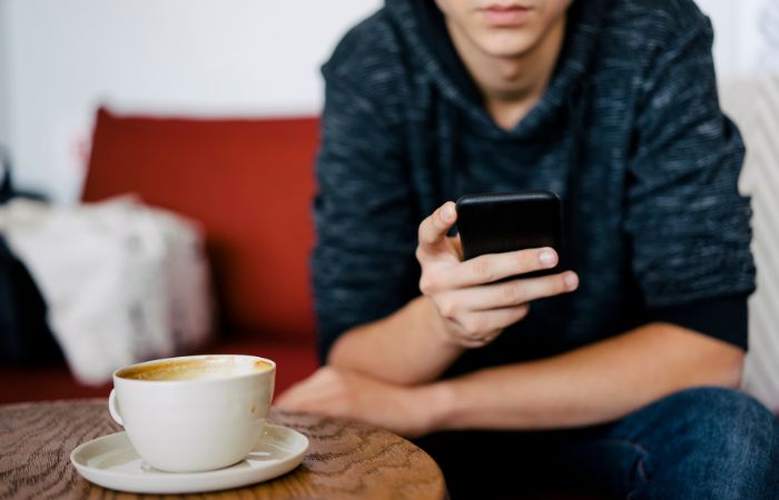 las redes sociales pueden causar depresión en jóvenes y adolescentes