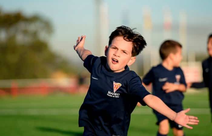 niño celebrando gol en El Molinón