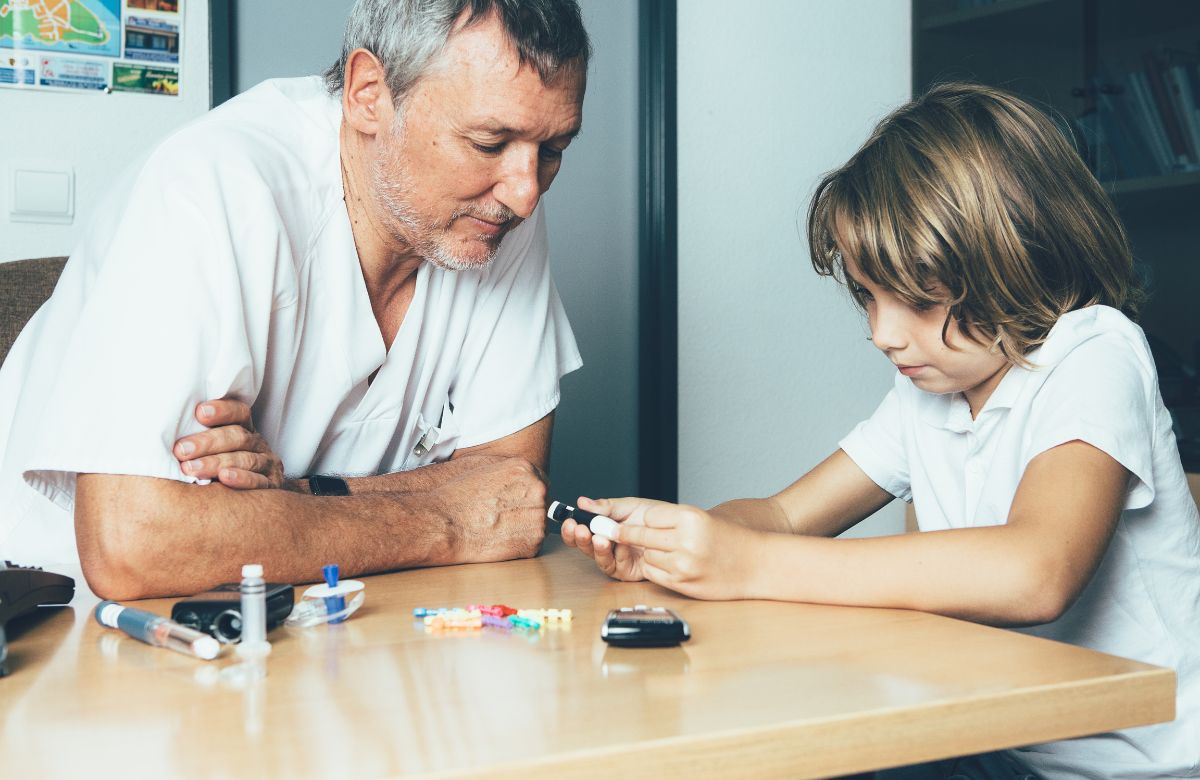 La ayuda de los profesionales de la sanidad a los niños con diabetes