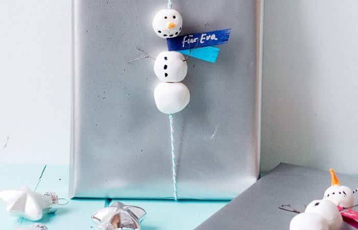 Envoltorio de Navidad con forma de muñeco de nieve