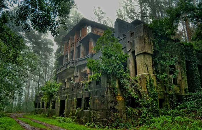 Sanatorio de Cesuras abandonado en Galicia