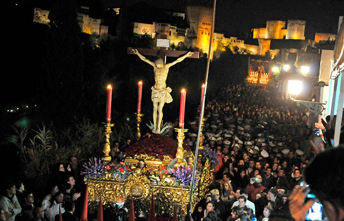 procesiones más destacadas de España: la del Cristo de los Gitanos, Granada