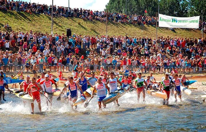 Fiestas de las Piraguas sobre el Río Sella en Ribadesella, Asturias