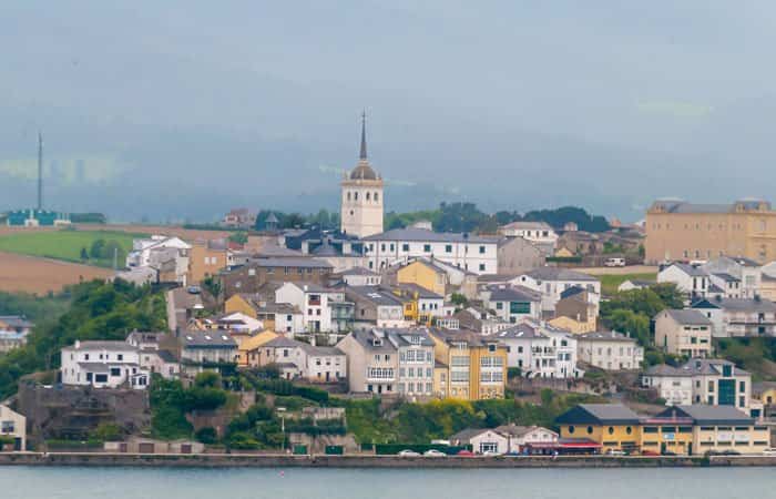 El pueblo de Castropol en Asturias