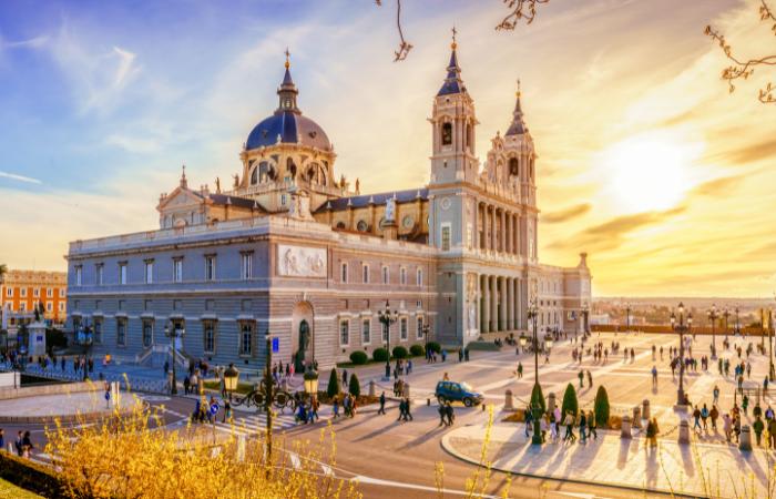 Partidos del Real Madrid: visitar catedral de la almudena, madrid
