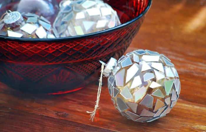 adornos de Navidad con material reciclado para bolas