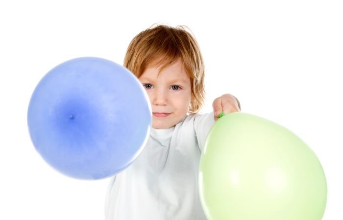 Juegos por edades: con globos, a los 2 años