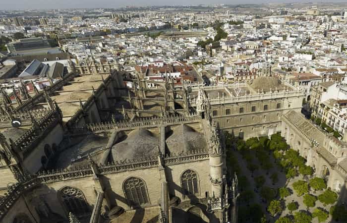 La giralda y otros monumentos de España desde casa