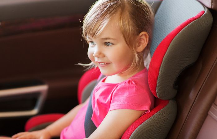 Niños que se marean en el coche: mirar hacia delante