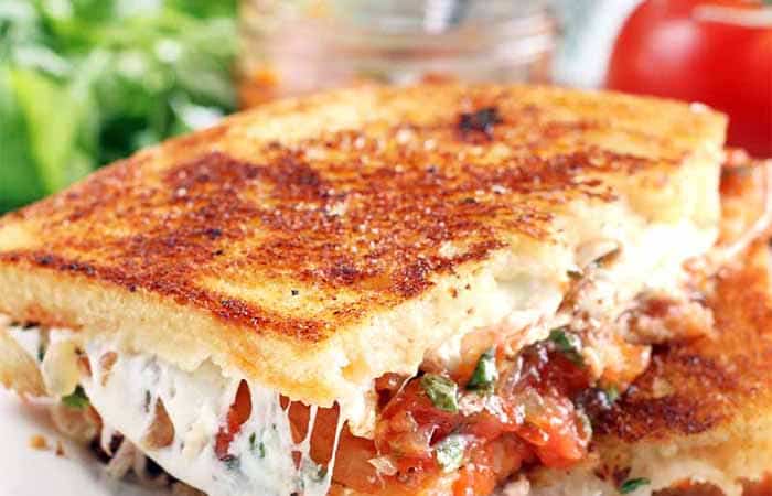 sandwich con mermelada de tomate