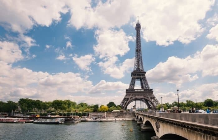 La Torre Eiffel, desde el otro lado del puente