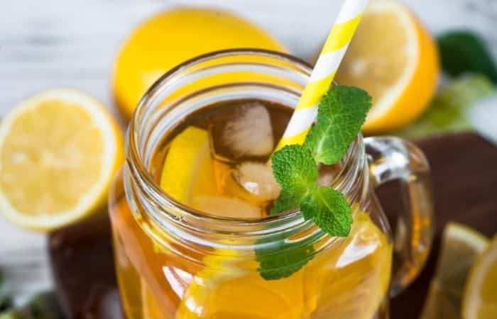 Bebidas de limón: té helado con limón
