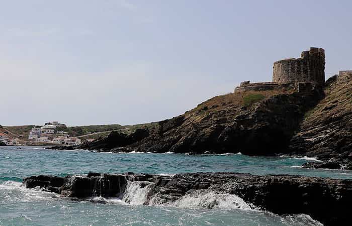 Playa de Sa Mesquida, torre de defensa