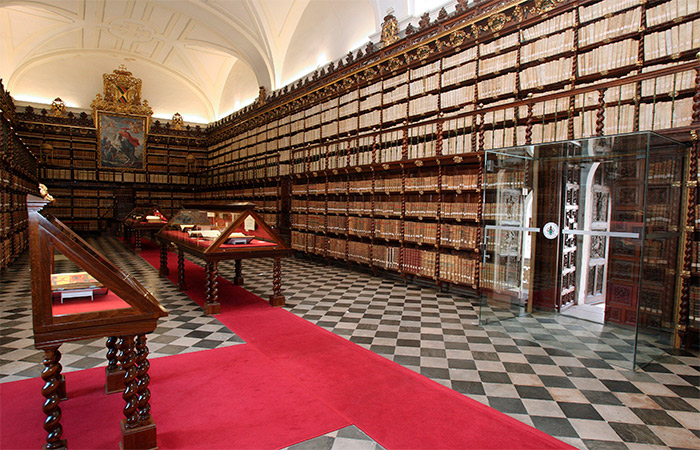 Biblioteca histórica de Santa Cruz