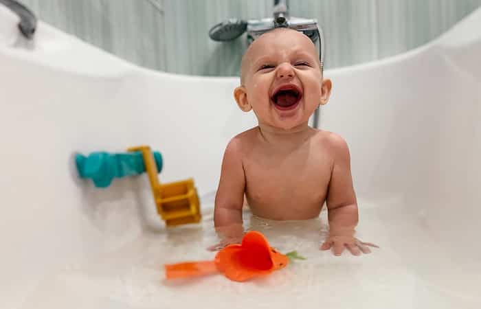 Higiene íntima de los niños durante el baño