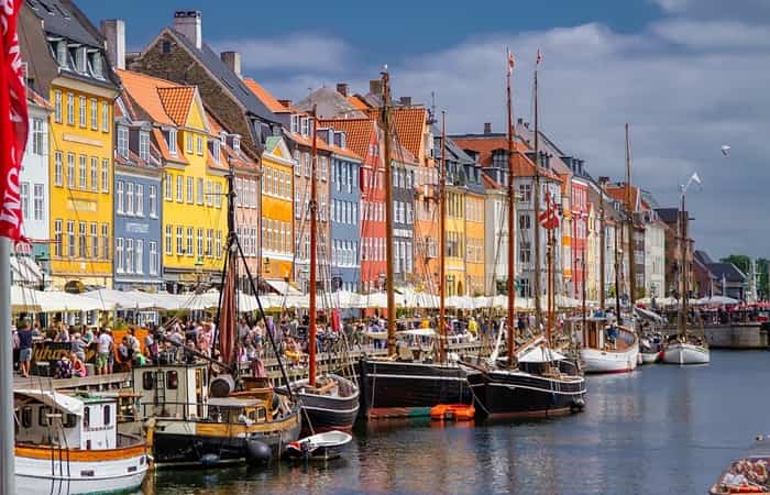 Ciudades de Europa para ver en un fin de semana: Copenhague. Casitas de colores en el canal