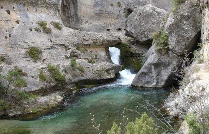 Nacimiento del río Pitarque en Teruel