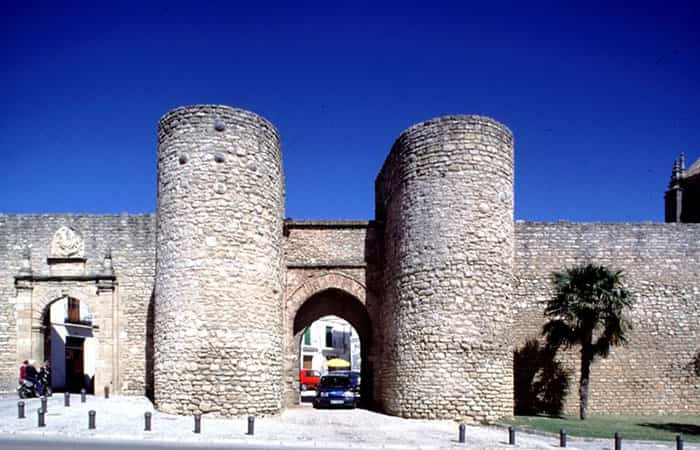 Murallas árabes de Ronda, cerca del Conjunto Arqueológico de Acinipo, en Ronda