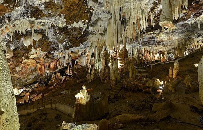 Sitios imprescindibles de las provincias del interior de España: Cuevas del Águila, Ávila