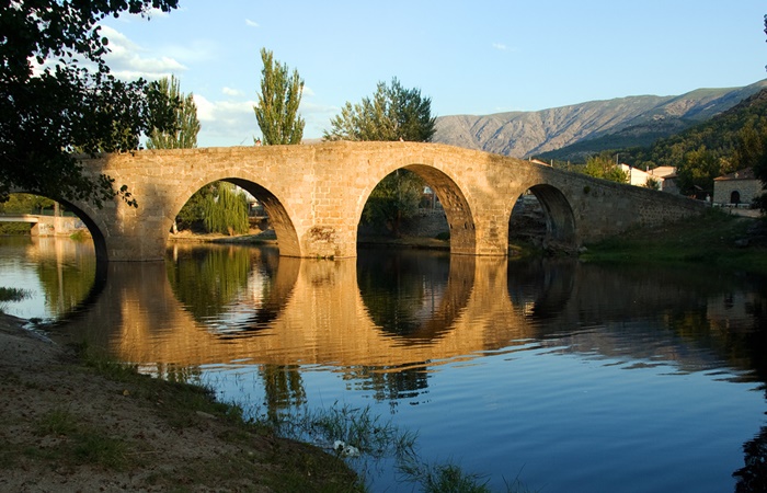 Puente románico de Navaluenga