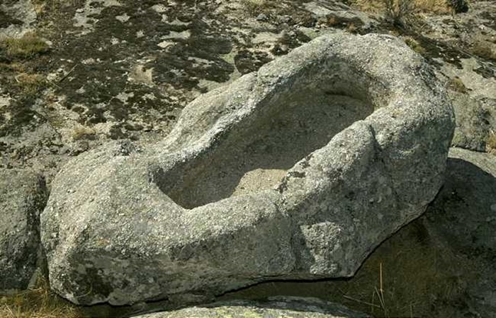 Tumba de piedra de la necrópolis de La Coba, en San Juan del Olmo