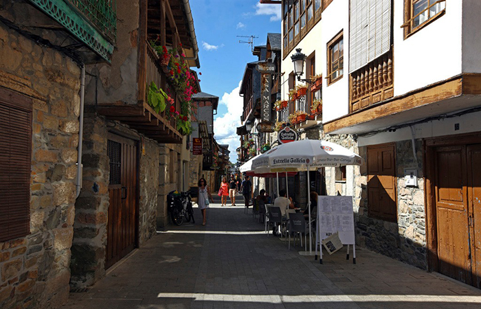 Calle Real de Molinaseca, en León
