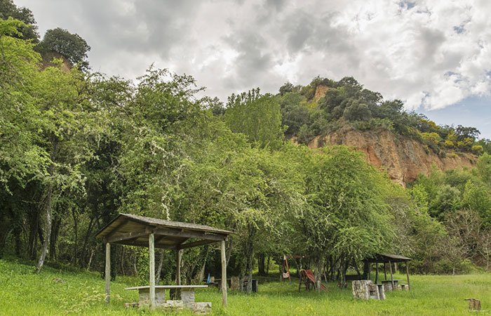Zona de descanso en la ruta de las Barrancas de Santalla, en Priaranza del Bierzo, León