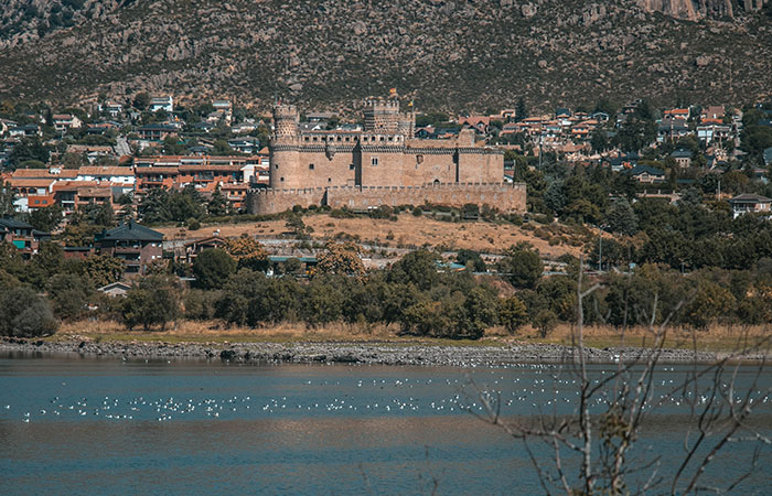 Castillo de los Mendoza en el Embalse de Santillana