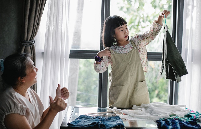 Los niños deben aprender a hacer las cosas por sí solos.