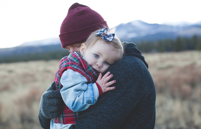 Calmar el estrés de los niños con abrazos