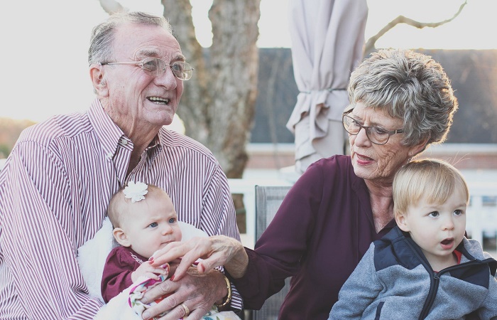 Los abuelos pueden aliviar el estrés en los padres primerizos 