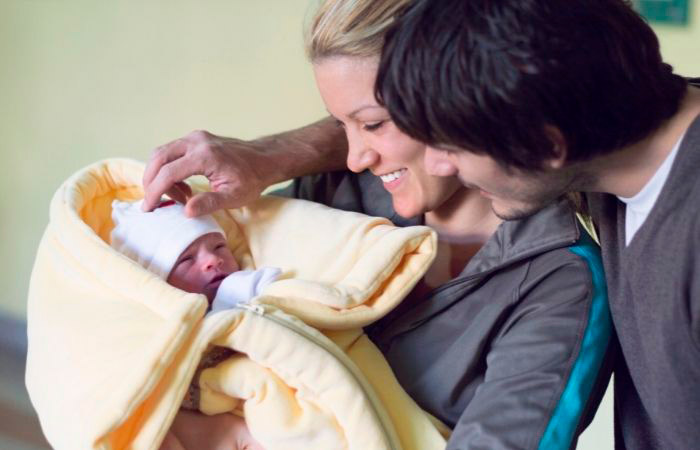 El estrés de los padres primerizos se mezcla con la alegría por el recién nacido
