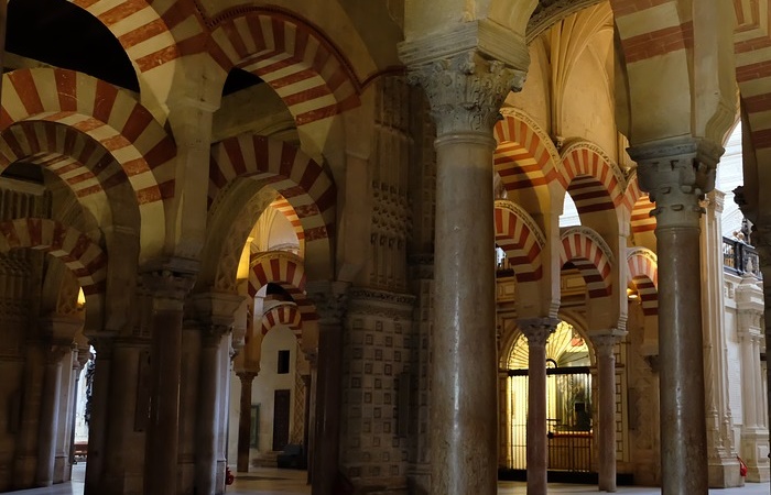 Interior de la mezquita de Córdoba. Ciudades y barrios de España patrimonio de la humanidad